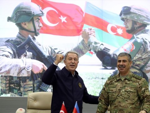 Hulusi Akar qələbə sevincini Zakir Həsənovla belə bölüşdü - FOTOLAR