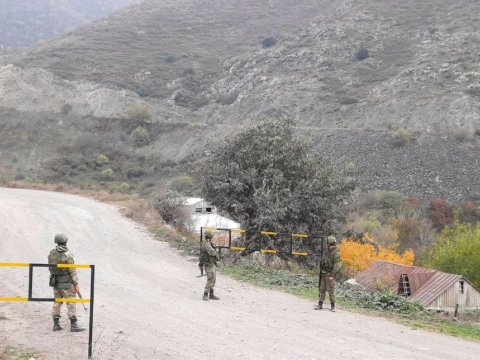 Rusiyalı sülhməramlılar Laçın dəhlizində ilk postu qurdular - FOTO