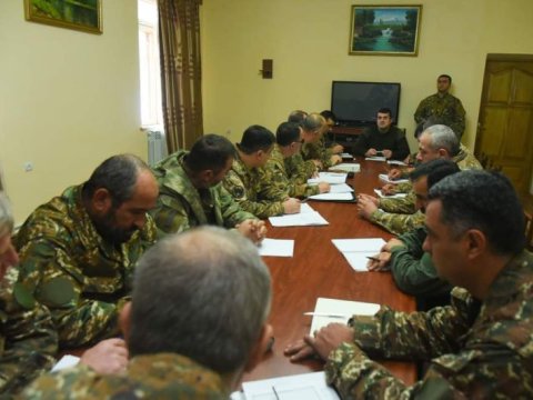 Araik Arutunyan məğlub generalları başına TOPLADI