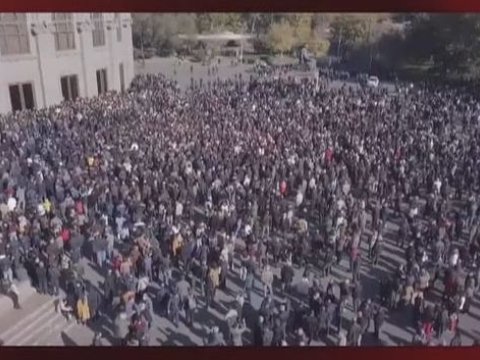 Yerevanda İZDİHAMLI MİTİNQ - “Nikol, satqın!”, “İstefa!” şüarları...