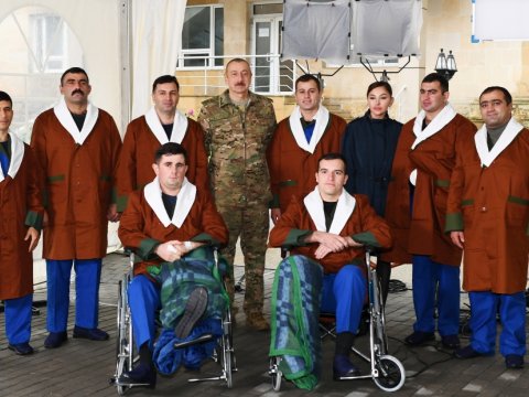 Prezident hərbçilərin valideyinlərinə təşəkkür etdi