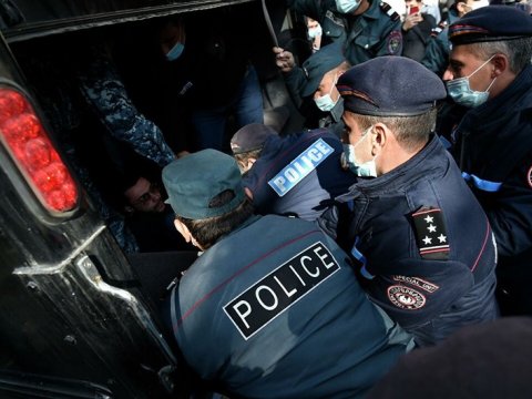 Paşinyan müxalifət liderlərini həbs etdirdi