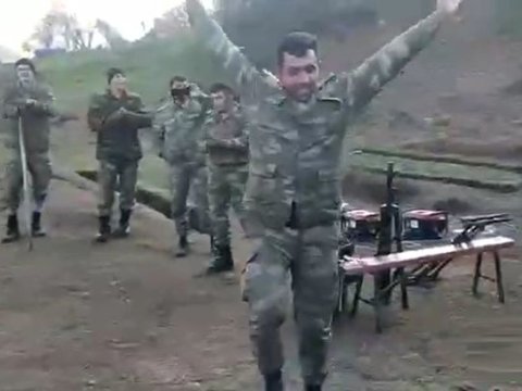 Vətən Müharibəsini qələbə ilə başa vurmuş əsgərlərimiz bunu rəqslə qeyd etdilər - VİDEO