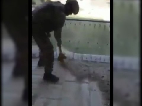 Əsgərlərimiz Şuşadakı məscidi təmizlədilər - VİDEO