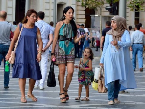 Azərbaycanda qadınların sayı azalıb