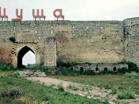 Deputat Milli Məclisin iclaslarının Şuşada keçiriləməsi təklif etdi
