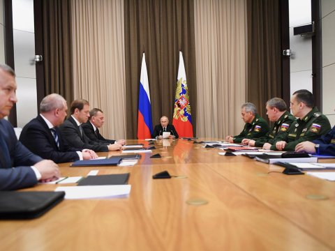 Müdafiə nazirindən Putinə: “Vladimir Vladimiroviç, biz sizdən qorxuruq”