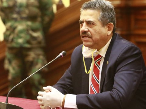 Manuel Merino prezident postundan istefa verdi