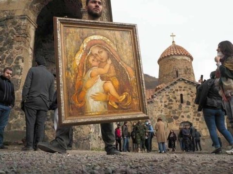 Ermənilər Kəlbəcərdəki Xudavəng monastırını söküb aparırlar - VİDEO