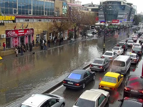 Bakı Nəqliyyat Agentliyi küçələrə su yığılmasından narazılıq etdi - FOTOLAR