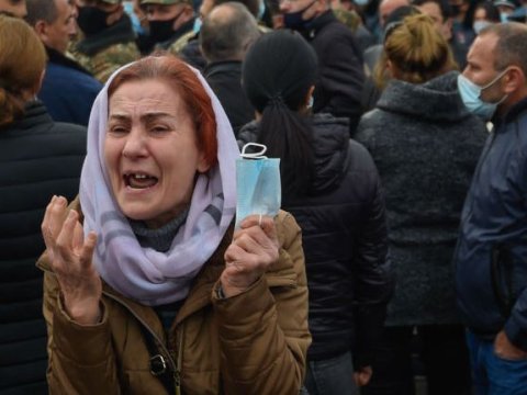 “18 yaşlı uşaqlarımızı qaytarın!” - Yerevanda əsgər anaları etiraz aksiyası keçirir