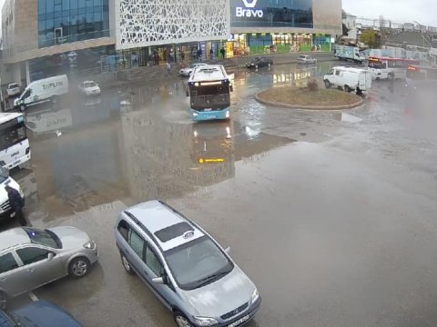 Yağış Bakının yollarında hərəkəti iflic etdi - Avtobuslar GECİKİR - FOTOLAR