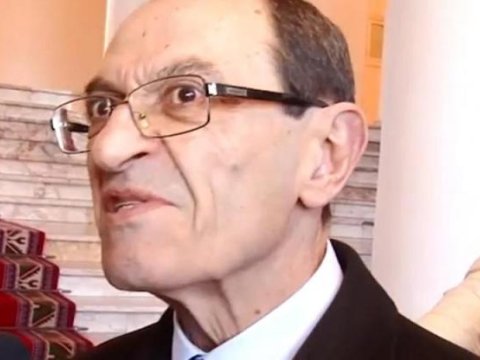 Paşinyan 72 yaşlı nazir müavinini işdən çıxardı