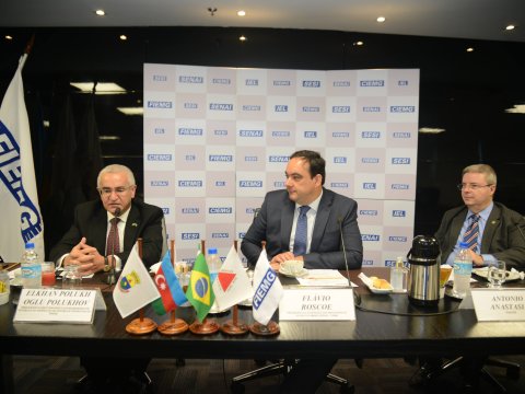 Elxan Poluxov braziliyalılara Qarabağdakı qələbəmizdən danışdı
