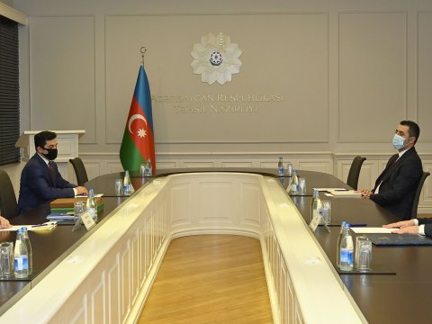 Təhsil naziri Beynəlxalq Türk Akademiyasının prezidenti ilə görüşdü