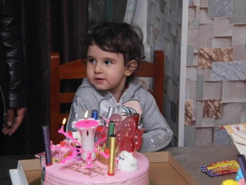 İcra Hakimiyyəti hər iki valideynini itirən Nilayı doğum günü münasibətilə təbrik edib