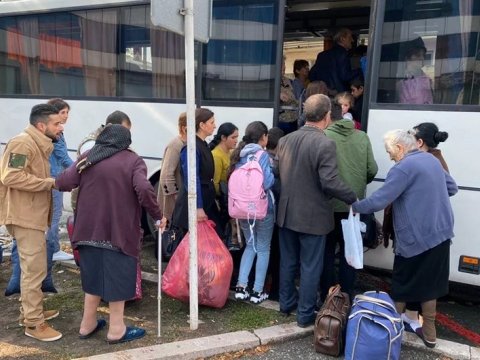 Qarabağda qalan ermənilər... - Qanunlara tabe olmayanları nə gözləyir?