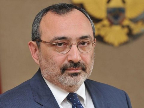 Ermənistanda daha bir məmur işdən qovuldu