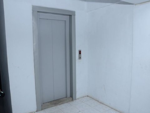 Bakıya yeni liftlər gətirildi - FOTOLAR  