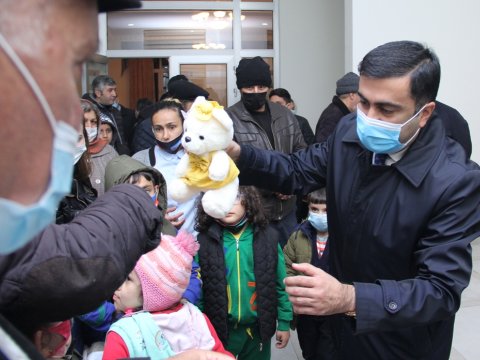 Erməni təxribatı nəticəsində evləri dağılmış Gəncə sakinlərilə görüş keçirilib - FOTO