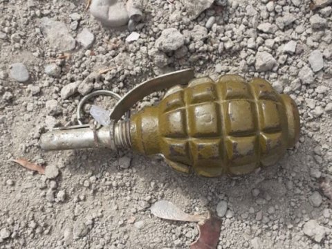 Bakıda qəbiristanlıqdan qumbara tapıldı