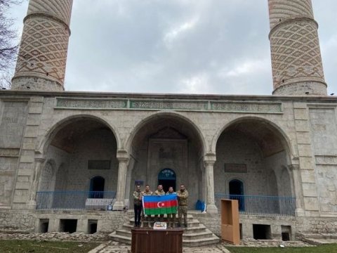 Şuşanın azadlığını Qurani Kərim, namaz və tortla qeyd etdilər - VİDEO