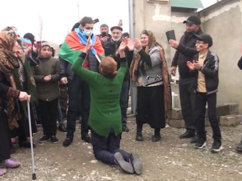 18 gün komada qalan qazimiz belə qarşılandı - VİDEO