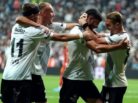 “Beşiktaş” derbini qazandı, “Fənərbaxça” darmadağın etdi