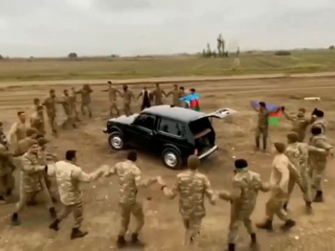Əsgərlərimiz Ağdamda yallı getdi - VİDEO
