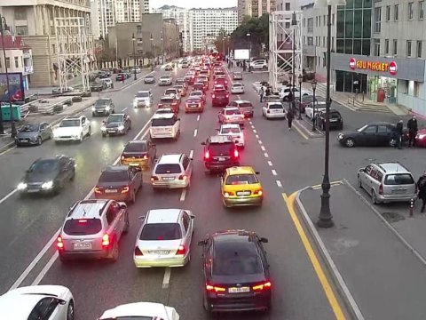 Sərnişinlərin və sürücülərin nəzərinə - Bu küçə və prospektlərdə sıxlıq var