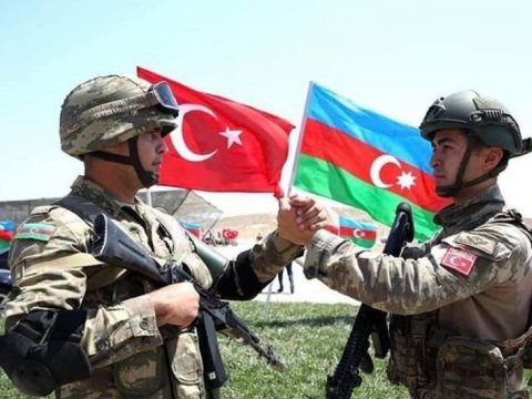 Türkü ya sevməlisən, ya da ona hörmət etməlisən  