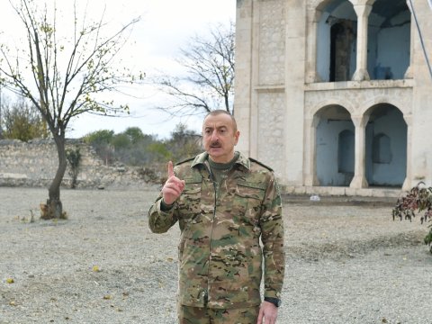 İlham Əliyev Məkkədən gətirdiyi “Qurani-Kərim”i Ağdam məscidinə bağışladı: “Əsgərlərimiz aslan kimi vuruşdular” 