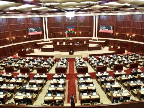 Orden və medalların təsis olunmasına səs verməyən deputatın adı məlum oldu