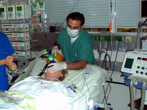 Həkimlərin çoxu süni tənəffüs aparatlarını işlədə bilmirlər - TƏBİB-dən irad