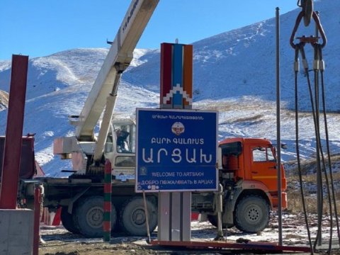 Ermənilər Kəlbəcərin girişindəki lövhəni sökür – FOTO