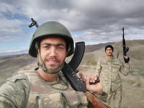 Əsgər anası: “Oğlum Qubadlının 30 ilə yaxın işğal altında qalan kəndinə bayraq sancdı” - MÜSAHİBƏ