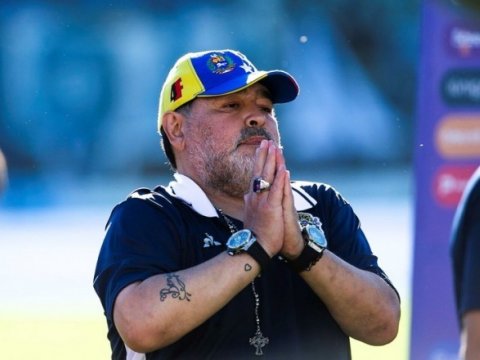 Maradona vəfat etdi