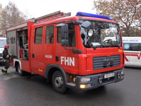 Bakıda ev yandı