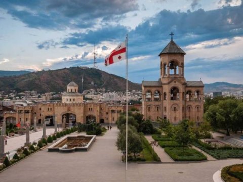 Siyasi partiyaların Fransaya etirazı Gürcüstan mətbuatında