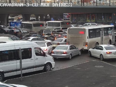 Ziya Bünyadov prospektində qəza tıxaca səbəb oldu