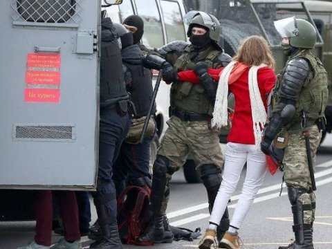 Belarusda etiraz: saxlanılanlar var