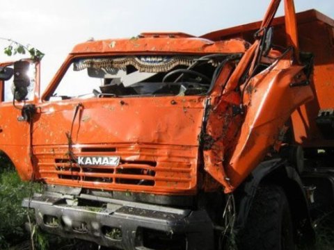 Bakıda yük avtomobilləri toqquşub - ölən var
