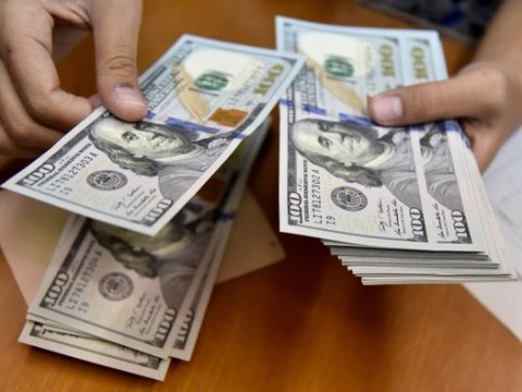 Dollar dünyanın əsas valyutalarına qarşı UCUZLAŞIR