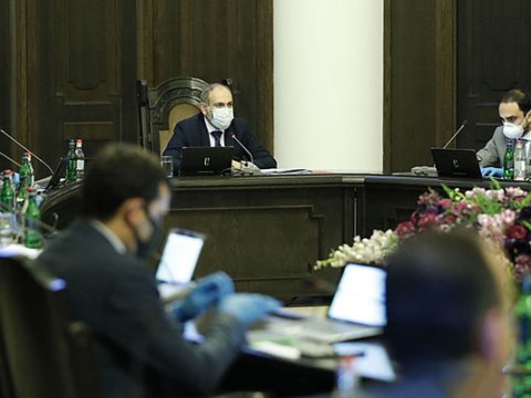 Erməni diplomatlar baş nazir və hökumətin istefasını tələb edirlər