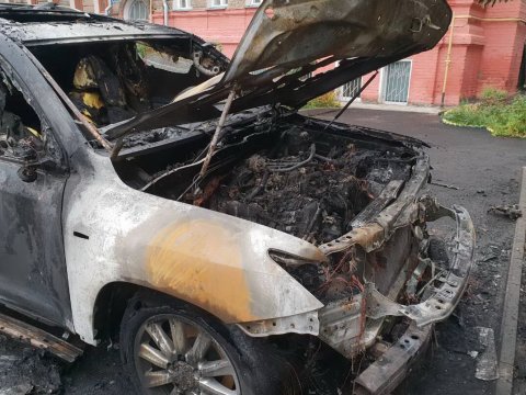 “Lexus” hasara çırpılıb yandı