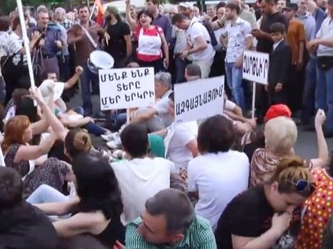 İrəvanda növbəti etiraz aksiyası
