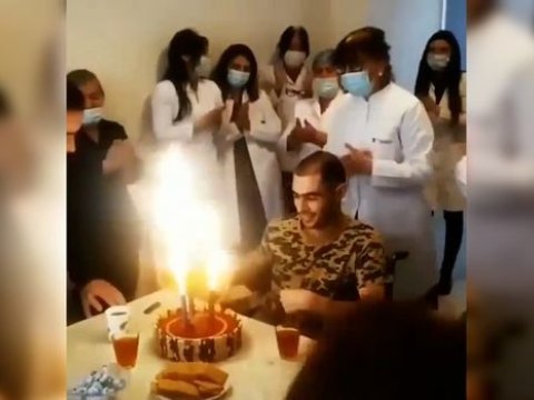 Qazimizin doğum günü xəstəxanada qeyd edildi - VİDEO
