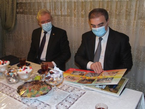 Niyazi Bayramov şəhid ailəsini ziyarət edib - FOTO