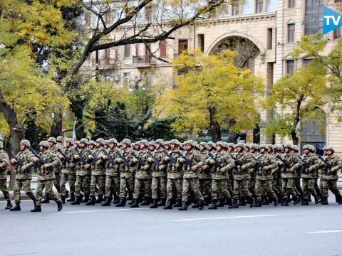 Zəfər çalan hərbçilər parada hazırlaşır - FOTOLAR
