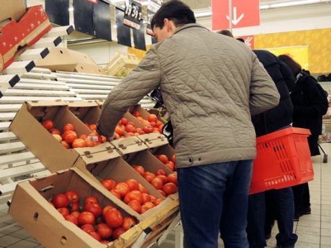 Rusiya Azərbaycandan pomidor və alma idxalına qadağa qoydu